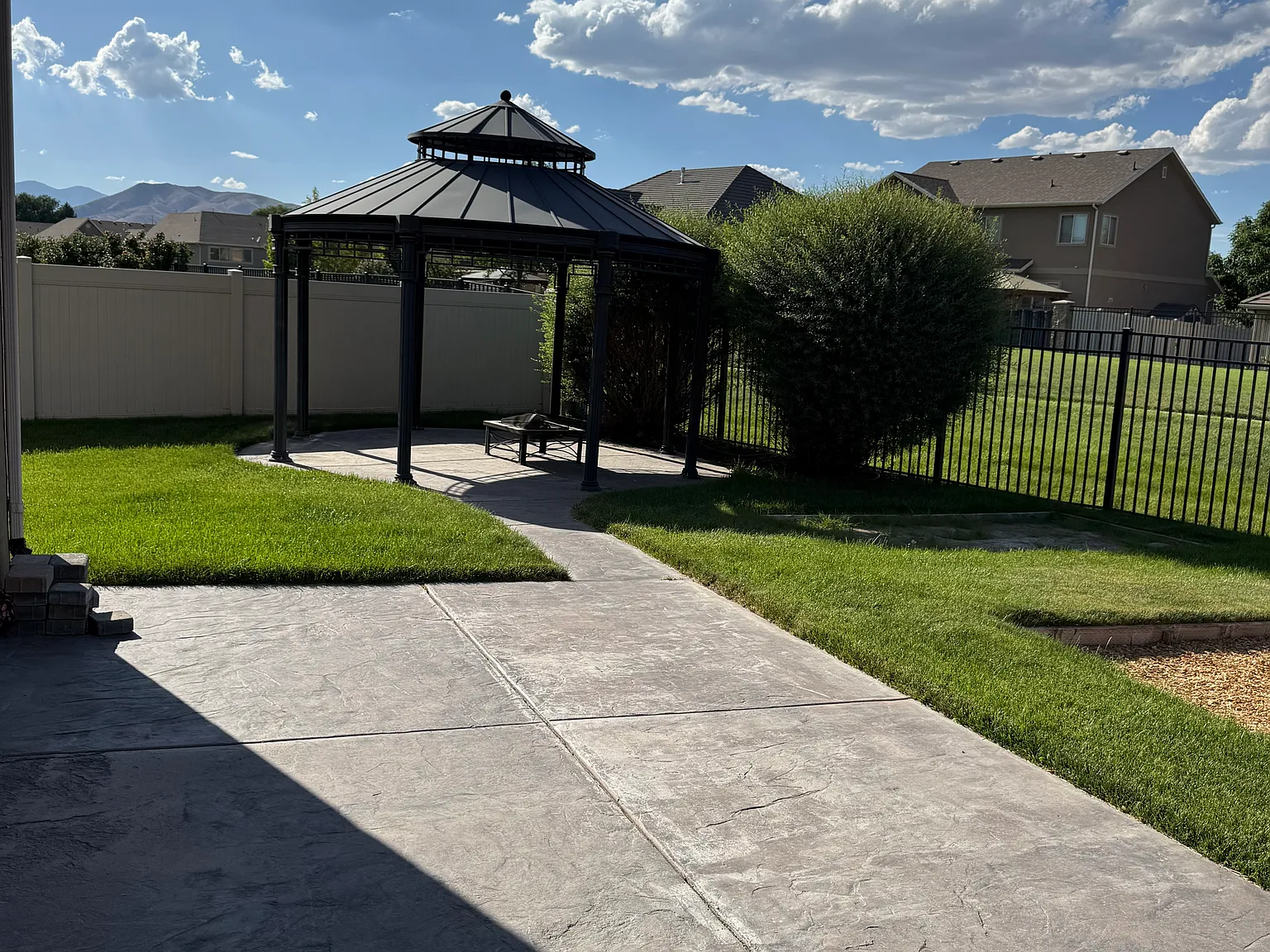 4 bed, 2.5 bath, 3100 sqft, $3,200 — Photo 2