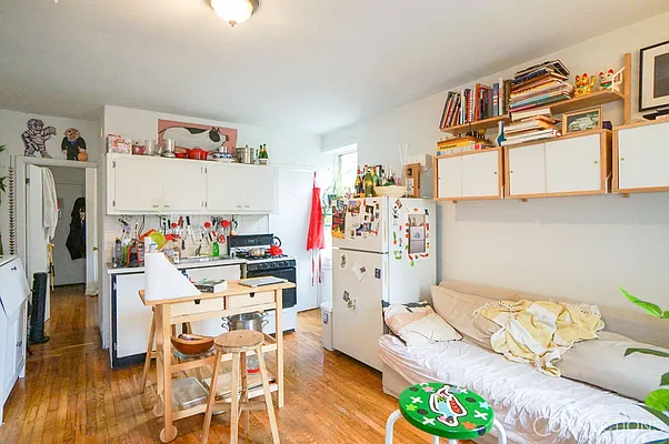 Rented by City Connections Realty | media 3