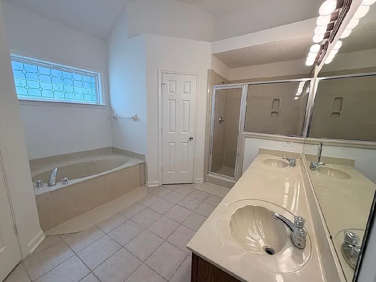 10097 Bloomsbury Ave — Photo 10