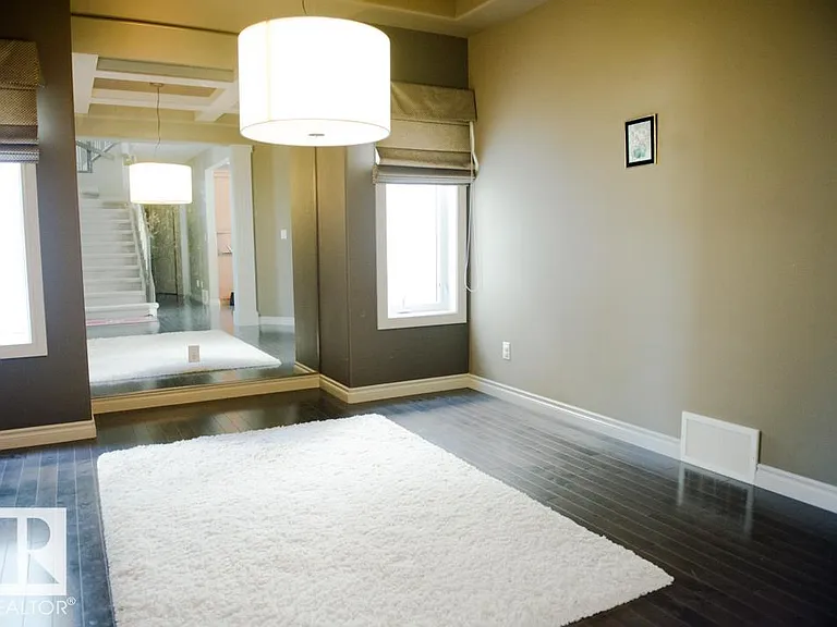 6162 Maynard Cres NW — Photo 4