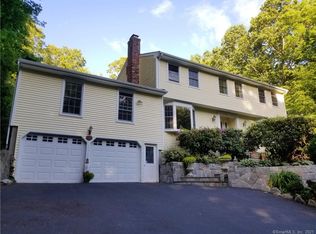 20 Maple Ridge Rd, Trumbull, CT 06611