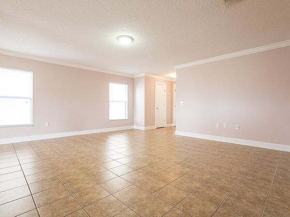 5th image of 1943 Kimlyn Cir