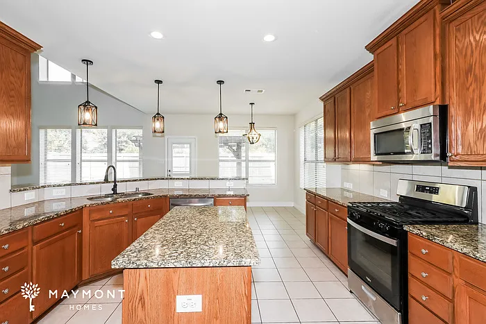 26049 Kingshill Dr — Photo 6