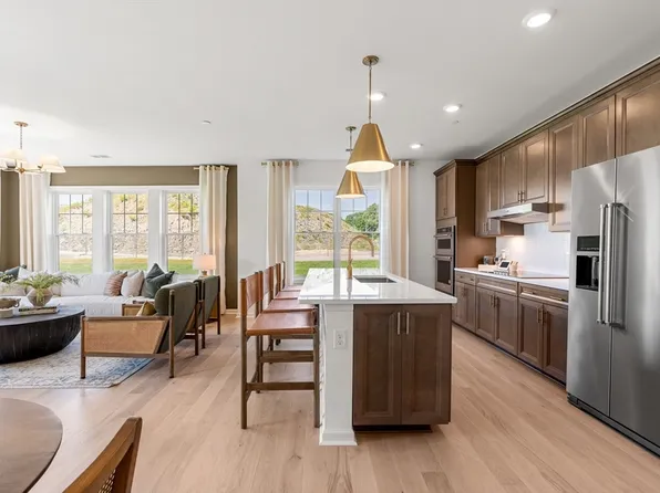 2 Codman Way #207, Westborough, MA 01581