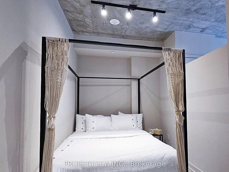 458 Richmond St W #408 — Photo 9