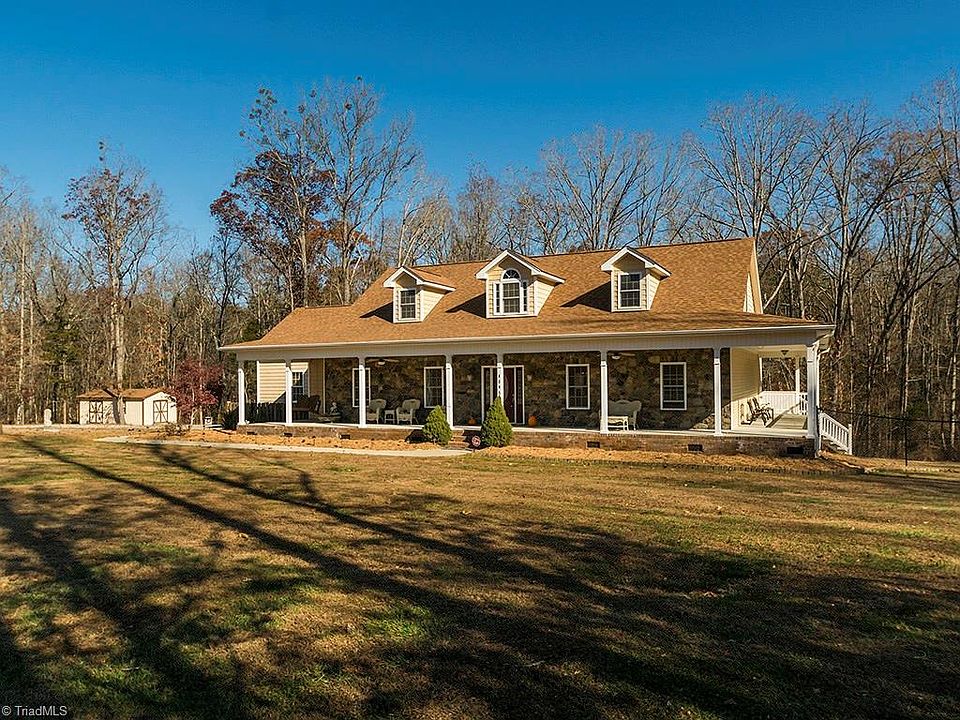 1st image of 4095 Mackenzie Dr