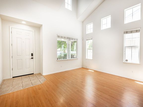 5th image of 919 Gates St