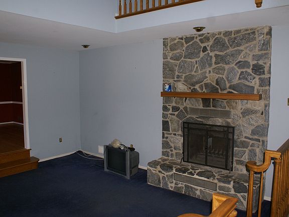 4th image of 513 Stenning Dr