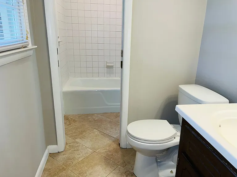 943 Parkstone Dr — Photo 12