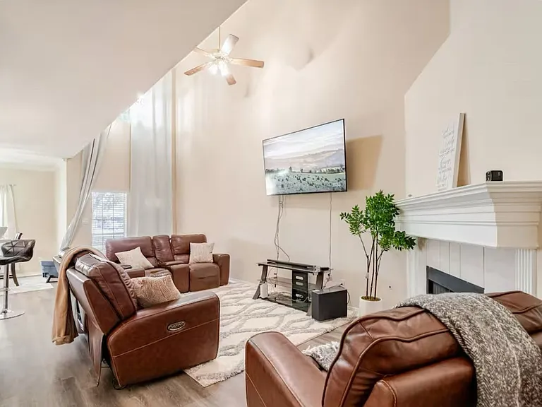 13674 Garden Grove Ct — Photo 10