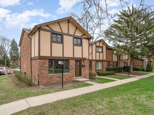 18W214 Lathrop Ln, Villa Park, IL 60181