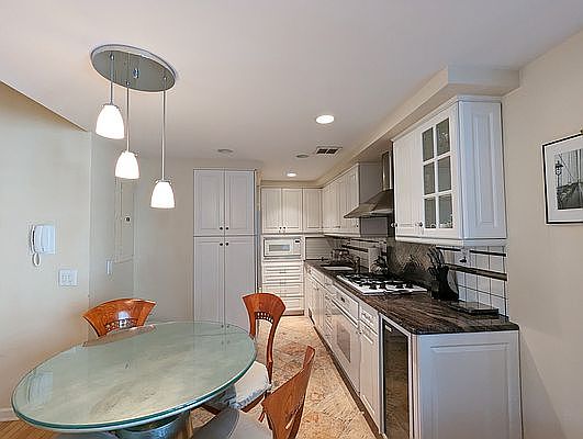 4th image of 43 W 61st St APT 15A