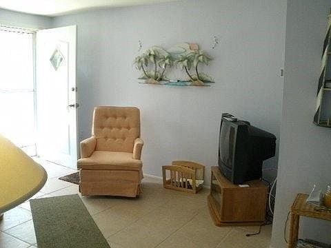 5th image of 326 E Green St