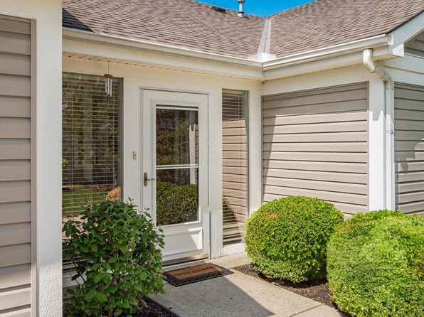 42 Ellington Commons Ln, Granville, OH 43023
