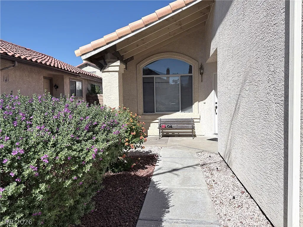 3 bed, 2.5 bath, 1598 sqft, $2,050 — Photo 3