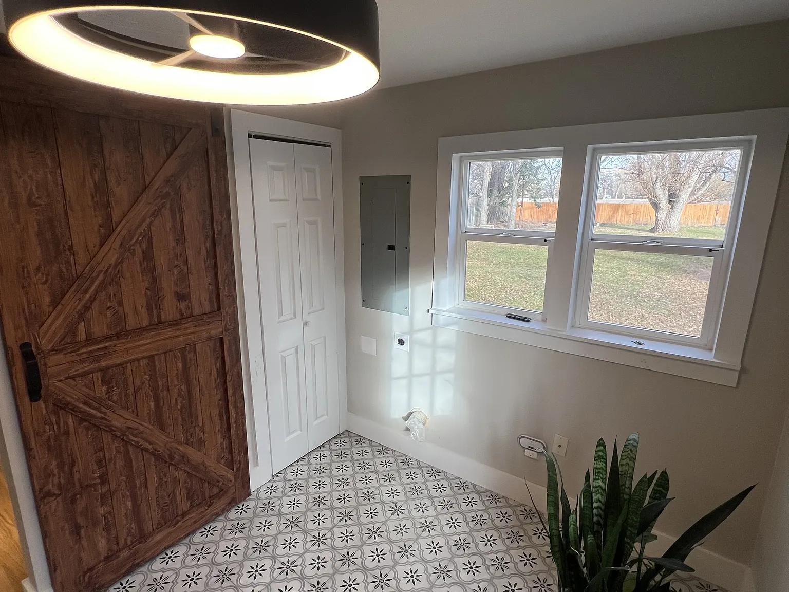 334 West Willox Lane - 1 — Photo 4