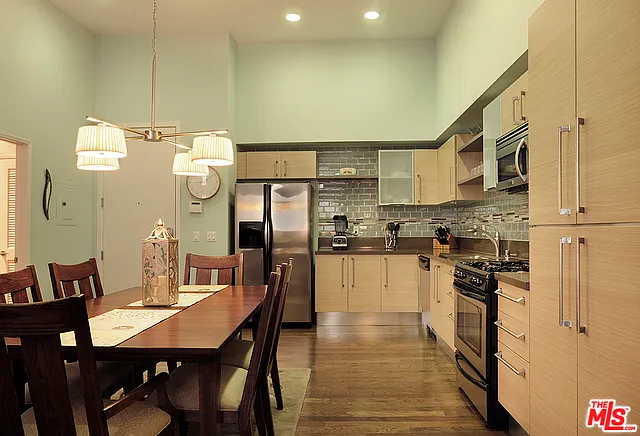 2 bed, 1140 sqft, $3,400 — Photo 3
