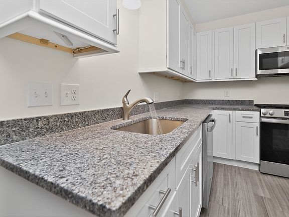 5th image of 10 Franklin Ave APT G-10