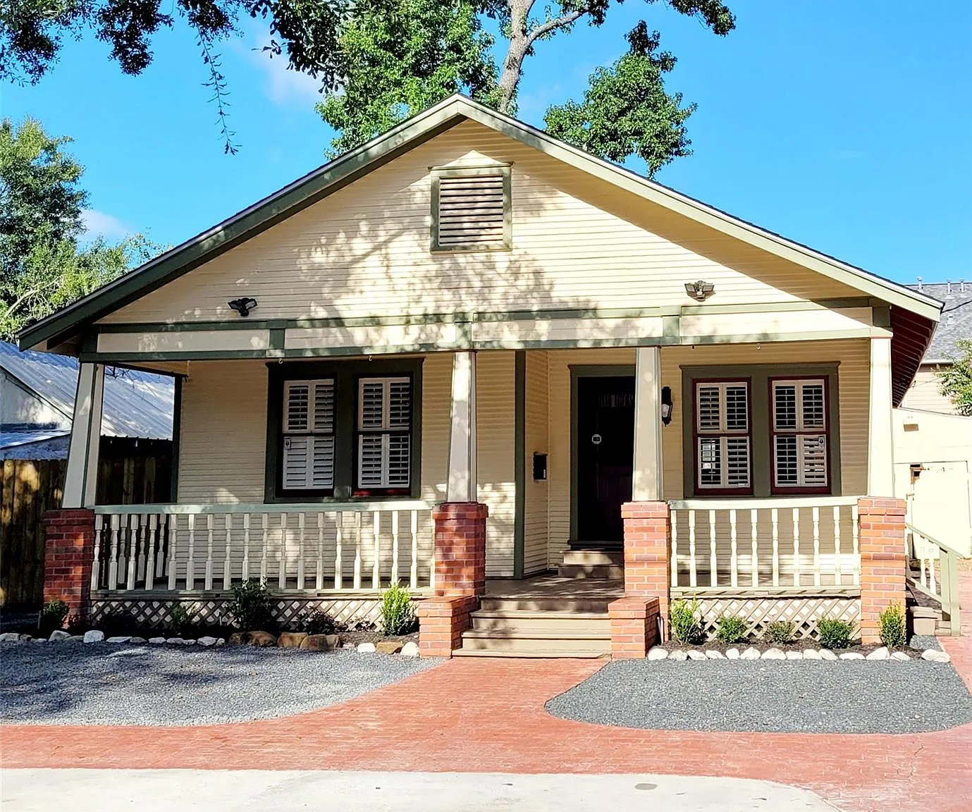 2 bed, 1.0 bath, 910 sqft, $2,000 — Photo 2