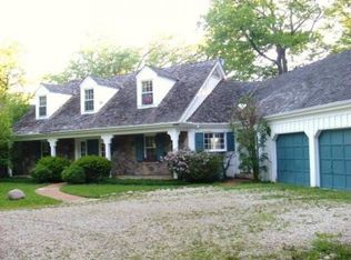 175 Old Sutton Rd, Barrington, IL 60010