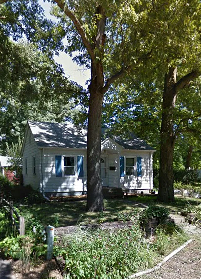 2625 23rd Ave photo 1