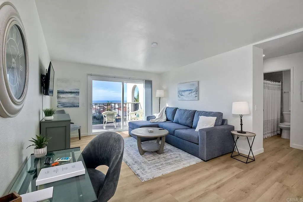 2 bed, 959 sqft, $4,300 — Photo 3