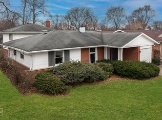 11 Evergreen St, Elk Grove Village, IL 60007