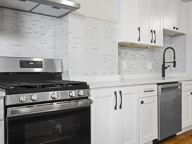 131 Cottage St #1R — Photo 3