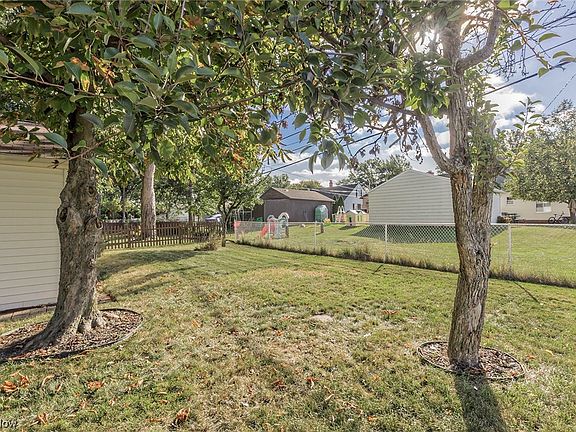 5th image of 29648 Phillips Ave