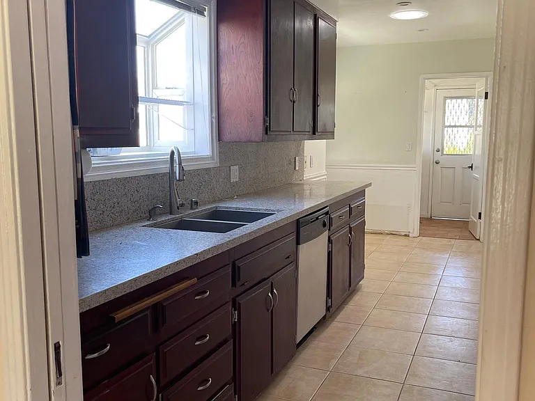 2820 Paloma St — Photo 23