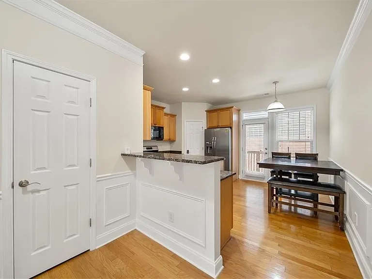 205 16th St NW #18 — Photo 28