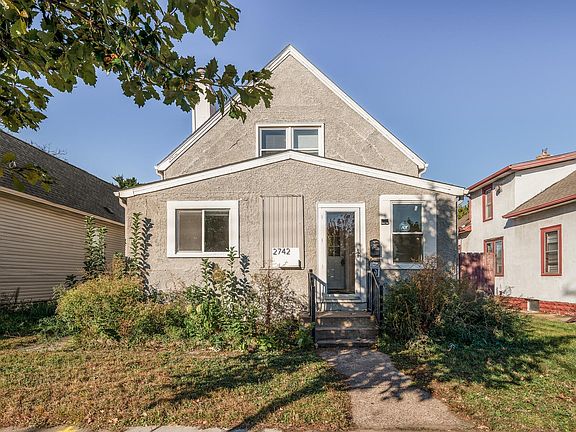 4th image of 2742 California St NE