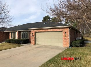 6728 Flint Ridge Rd, Lincoln, NE 68506