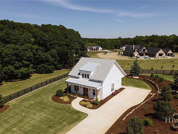 3rd image of 1820 Clover Lane