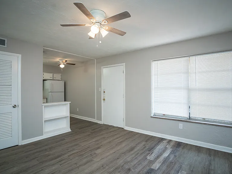 2525 Lakeview Ave — Photo 21