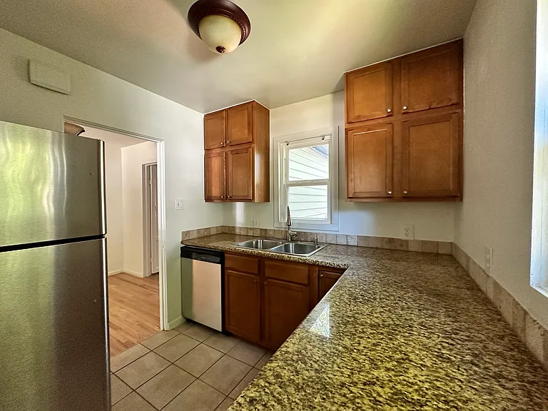 2633 S Race St — Photo 35