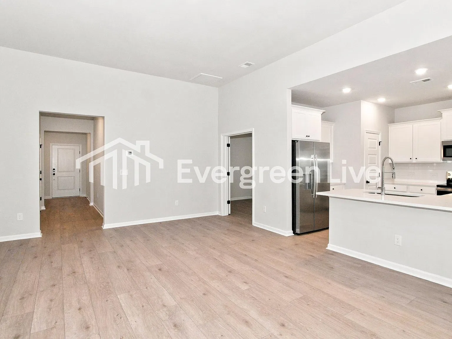 3 bed, 2.0 bath, 1748 sqft, $1,995 — Photo 3