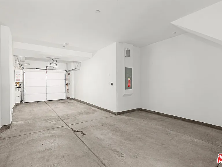 220 Lockhart Way — Photo 25