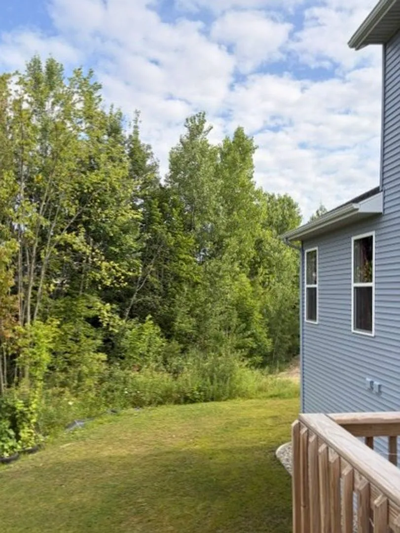 4 bed, 3.0 bath, 2516 sqft, $3,295 — Photo 3
