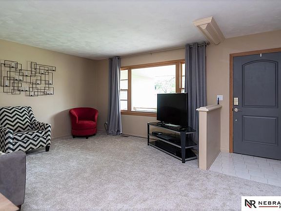 5th image of 2705 S 118th St