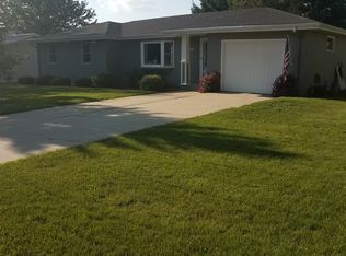 420 10th Ave SE, Dyersville, IA 52040