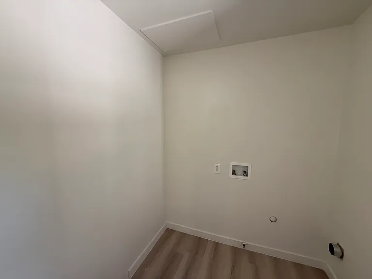 7725 Owensmouth Ave — Photo 10