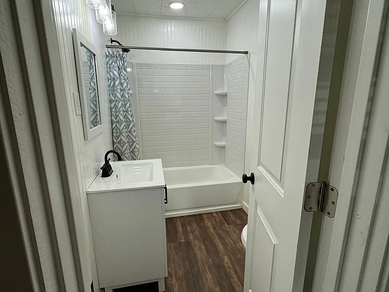 2643 Stillwell Ave — Photo 5