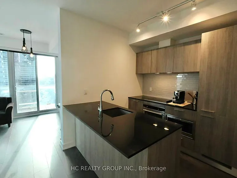 3 Gloucester St #809 — Photo 6