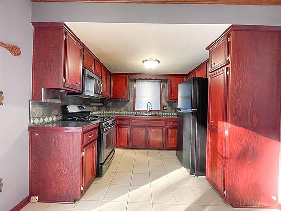 4th image of 2209 Skokie Dr