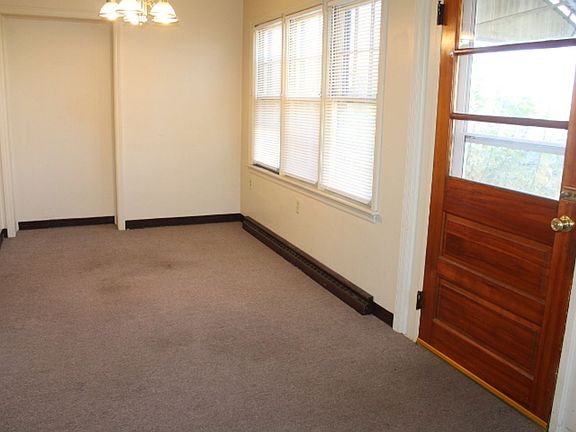 3rd image of 307 Lincoln Way E APT D