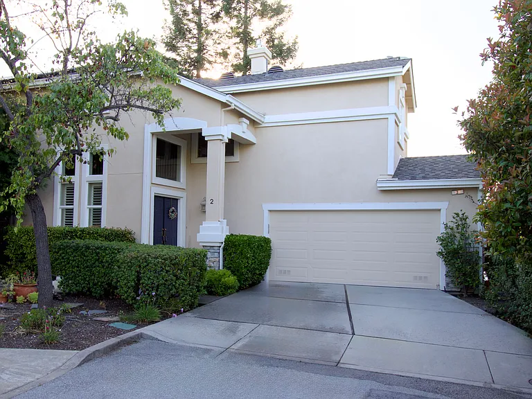 2 Dillon Ln — Photo 1