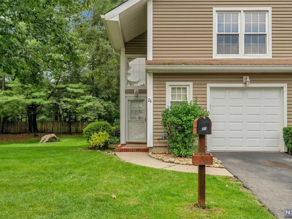 26 Crestwood Mews, Allendale, NJ 07401
