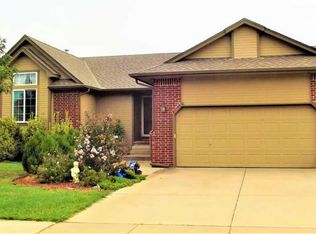 1736 E Oxford Cir, Derby, KS 67037