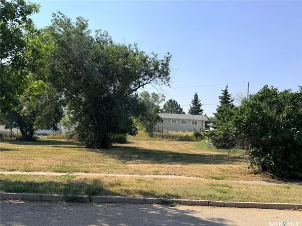 407-409 2nd Avenue W, Assiniboia, SK S0H 0B0